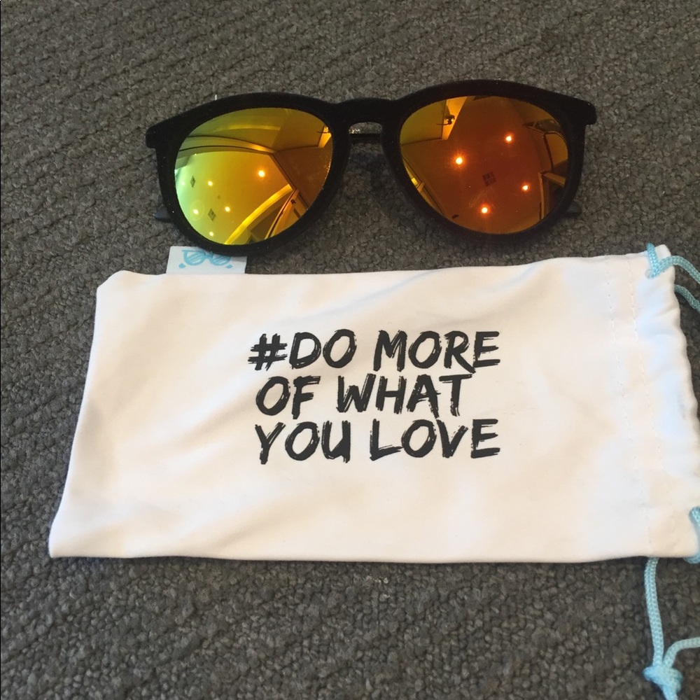 Shadesclub velvet sunglasses